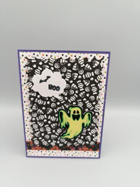 "BOO!" Süßes oder Saures: Vertikale Halloween-Karte mit Geister-Glow Produktbeschreibung: